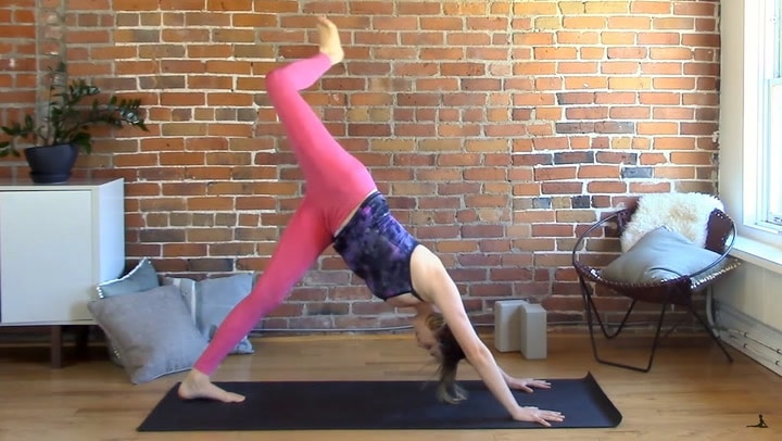 Full Body Yoga Flow - Intermediate Vinyasa Yoga Class 20 min - Yoga